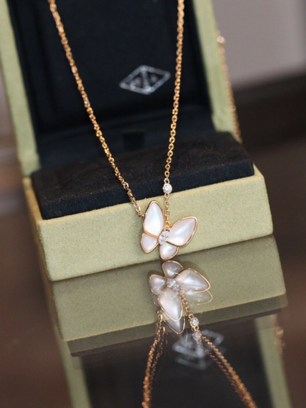 ✨ Van Cleef & Arpels Mother‑of‑Pearl Butterfly Gold Tone Necklace